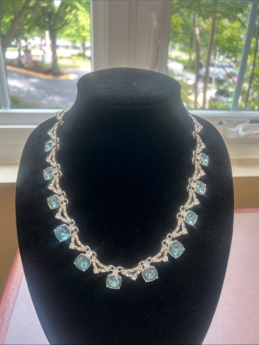 Glamorous AVON GV9 Vintage Icy Blue Silver-Tone Necklace